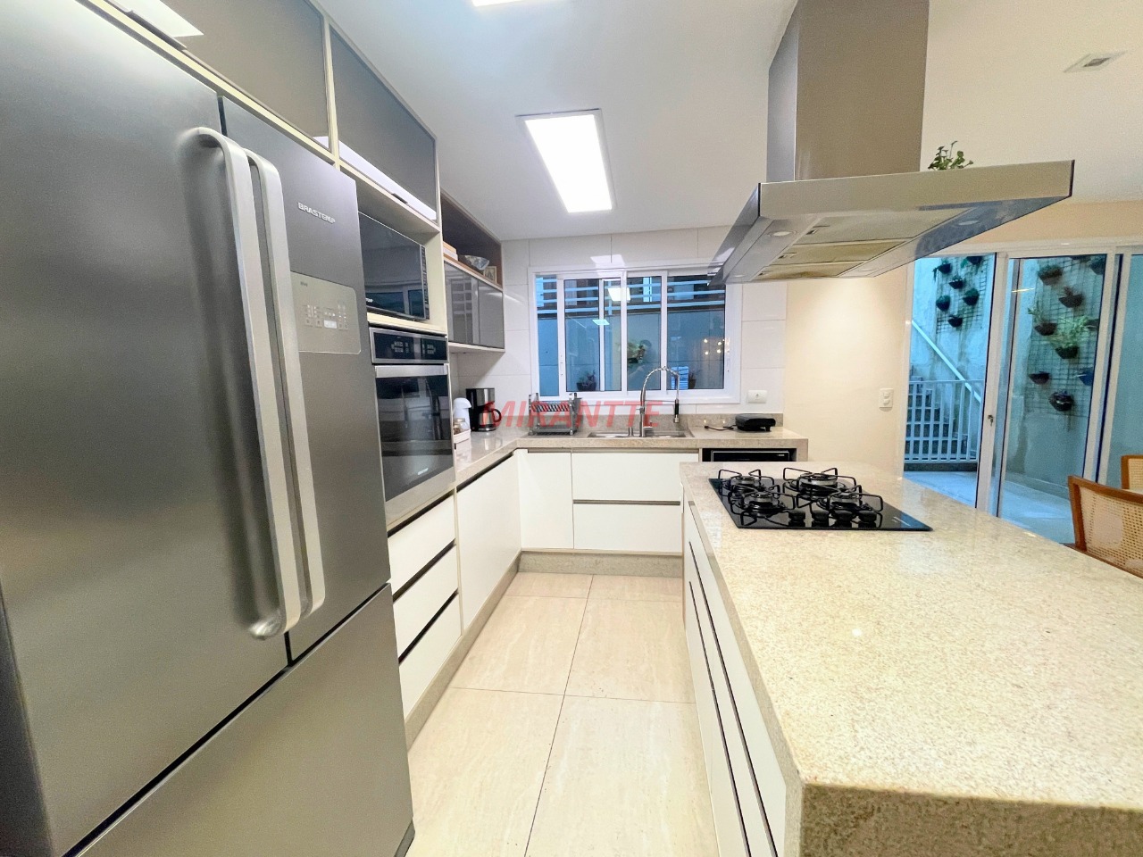 Sobrado de 240m² com 3 quartos em Santa Terezinha