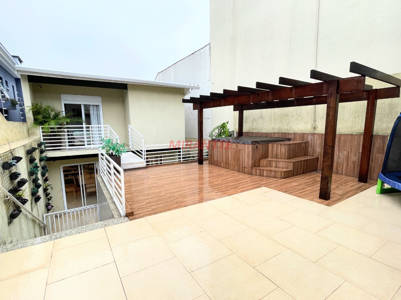 Sobrado de 240m² com 3 quartos em Santa Terezinha