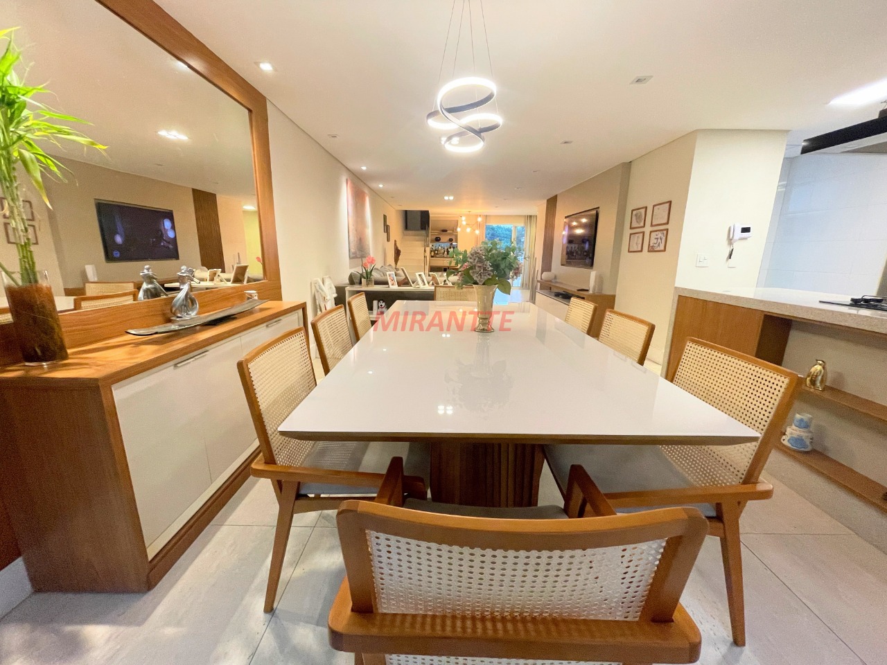 Sobrado de 240m² com 3 quartos em Santa Terezinha