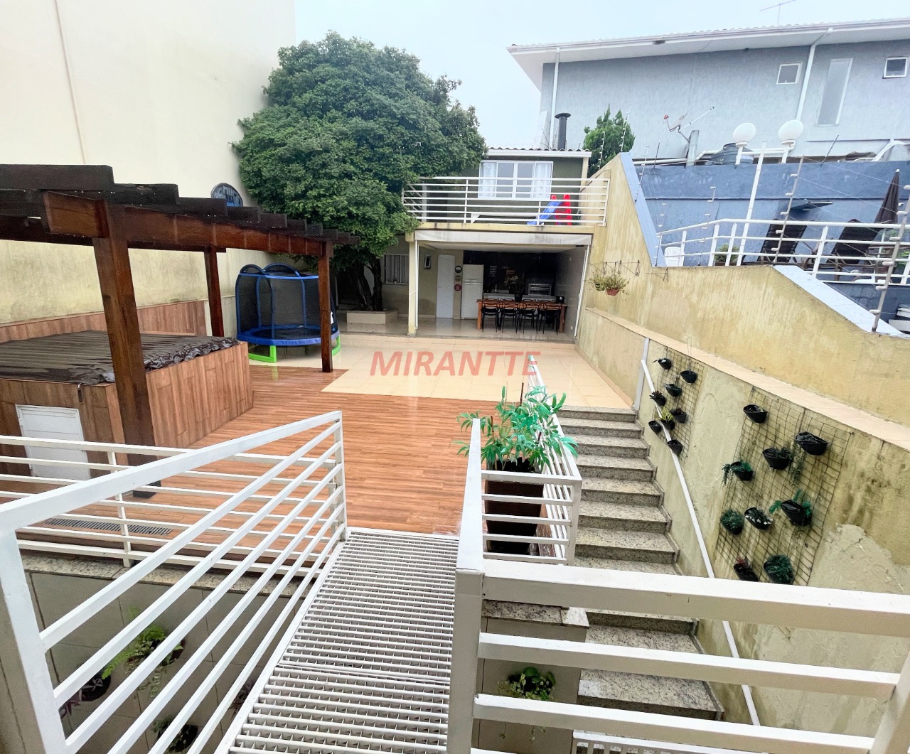 Sobrado de 240m² com 3 quartos em Santa Terezinha