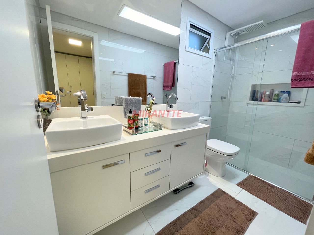 Sobrado de 240m² com 3 quartos em Santa Terezinha