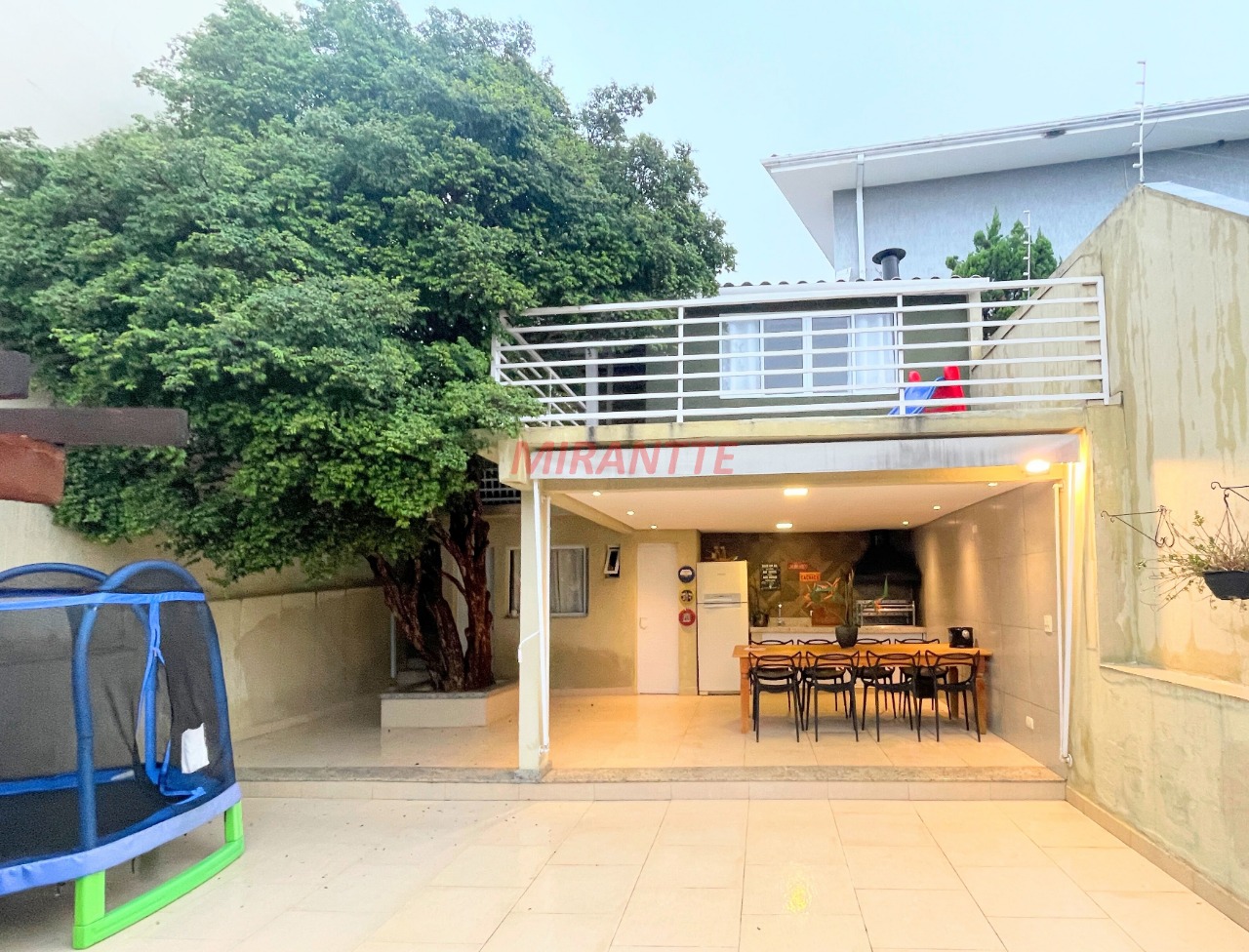 Sobrado de 240m² com 3 quartos em Santa Terezinha