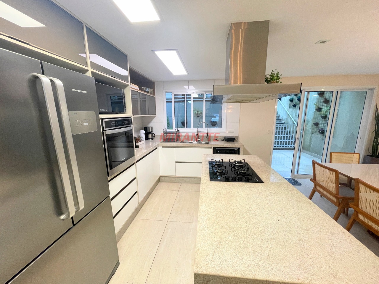Sobrado de 240m² com 3 quartos em Santa Terezinha