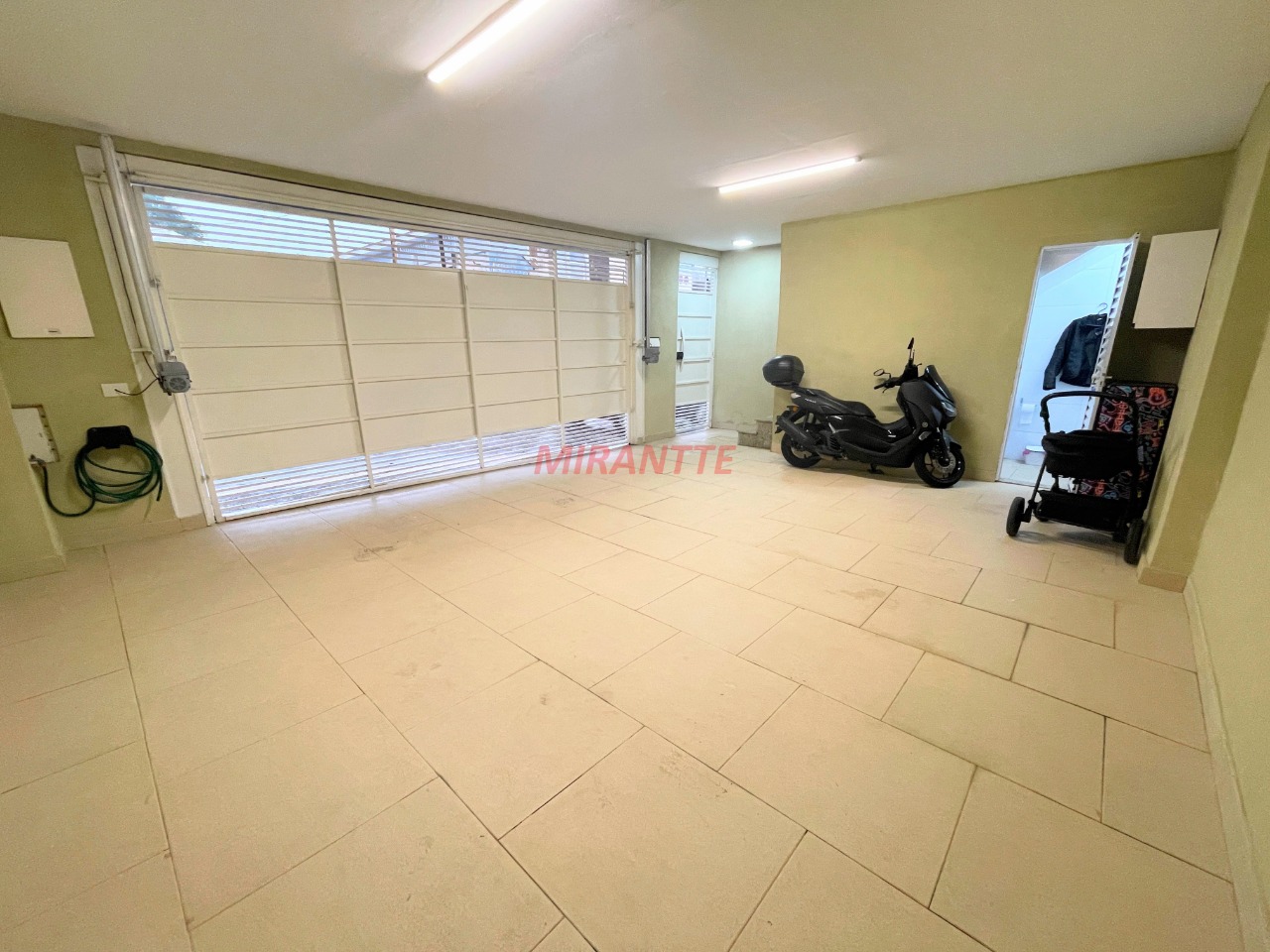 Sobrado de 240m² com 3 quartos em Santa Terezinha