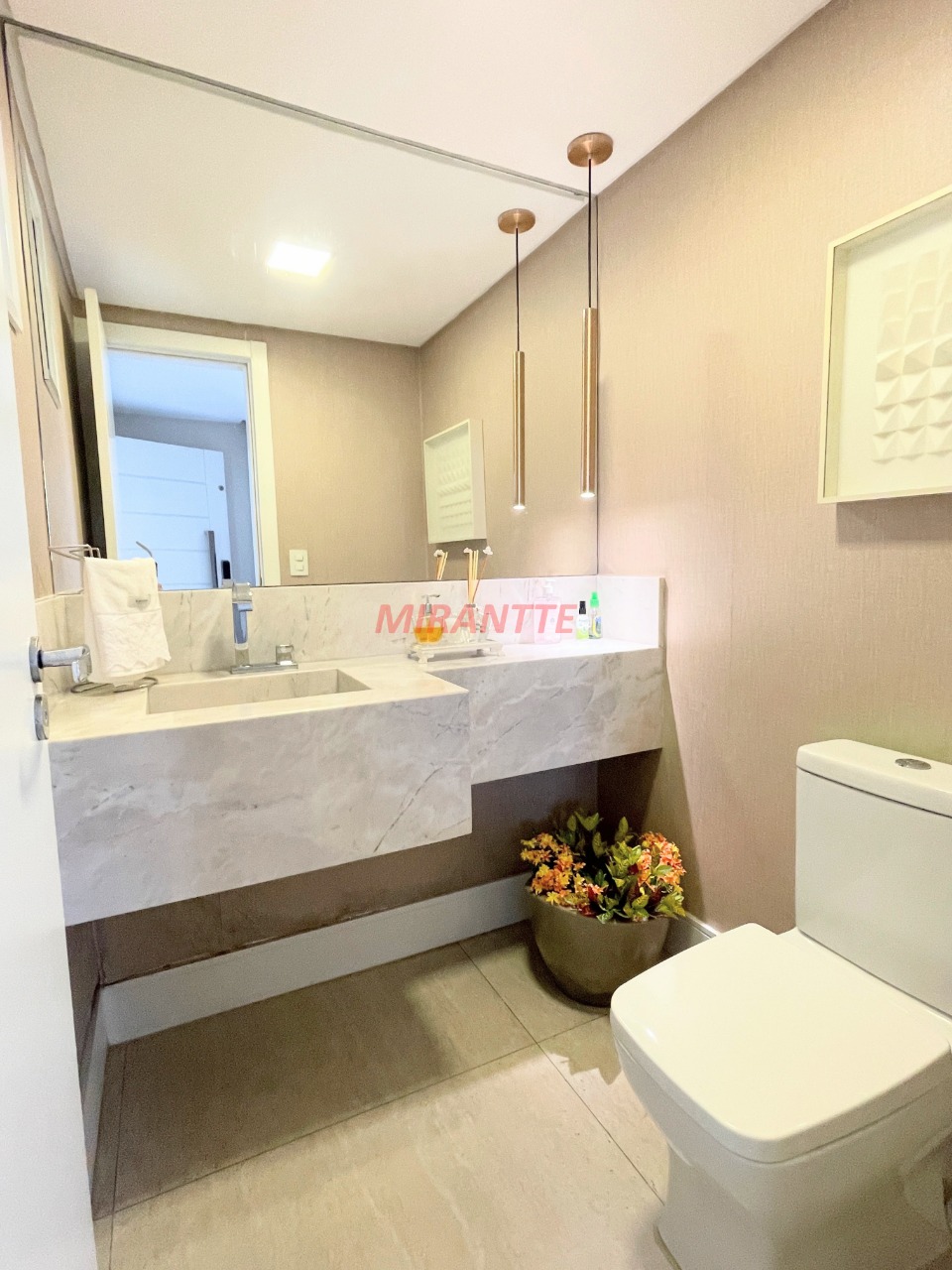 Sobrado de 240m² com 3 quartos em Santa Terezinha