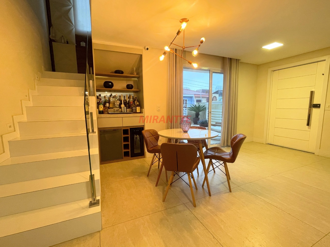 Sobrado de 240m² com 3 quartos em Santa Terezinha