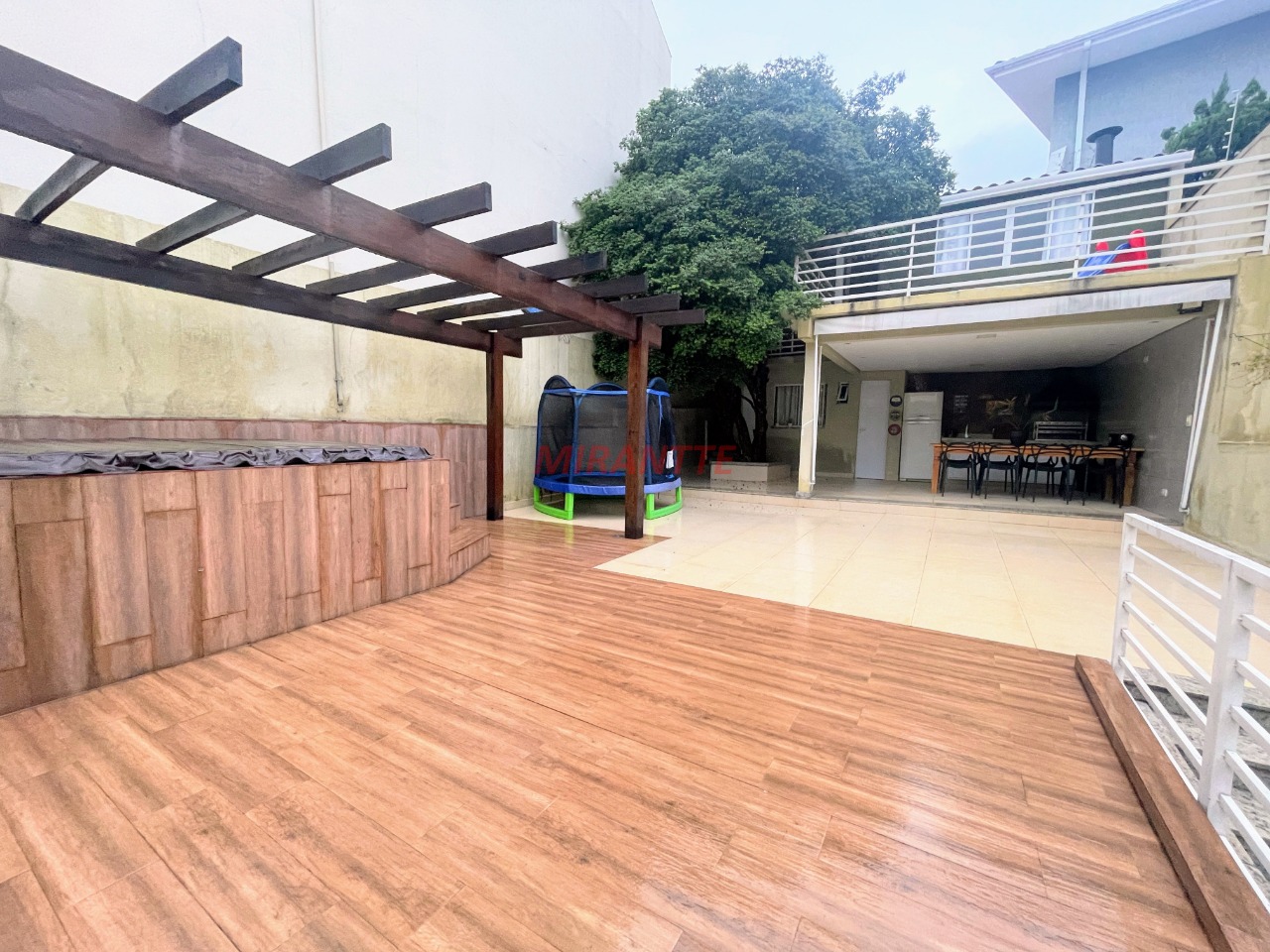 Sobrado de 240m² com 3 quartos em Santa Terezinha