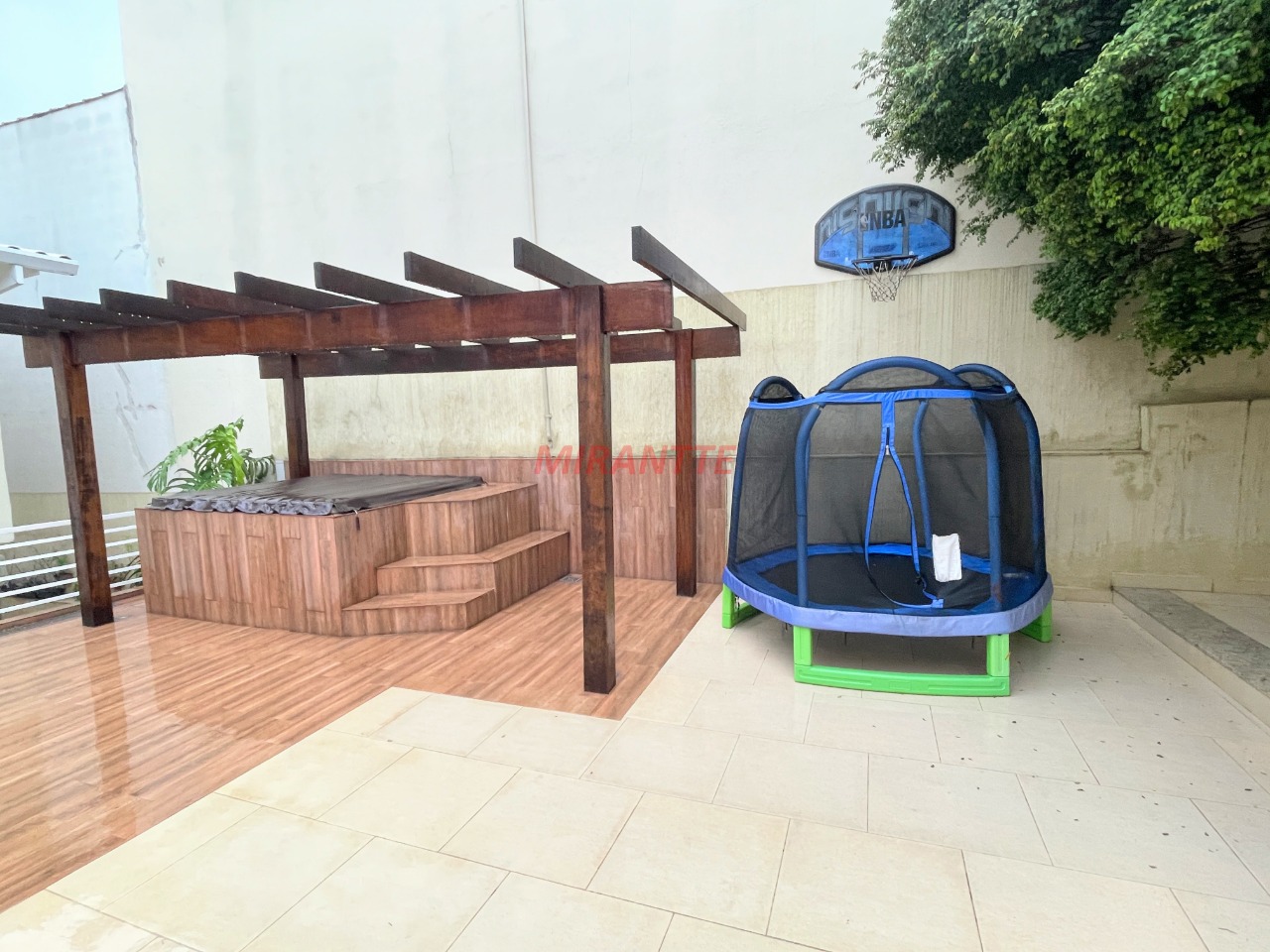 Sobrado de 240m² com 3 quartos em Santa Terezinha