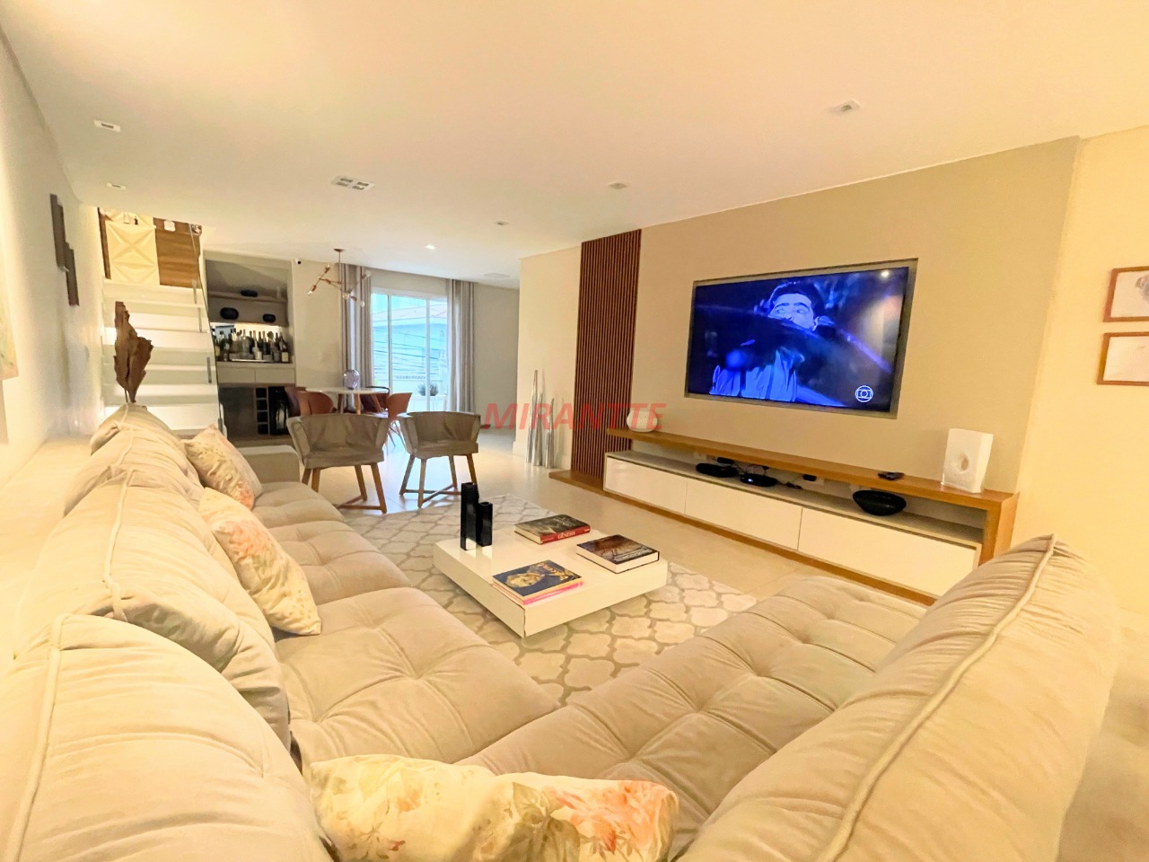 Sobrado de 240m² com 3 quartos em Santa Terezinha