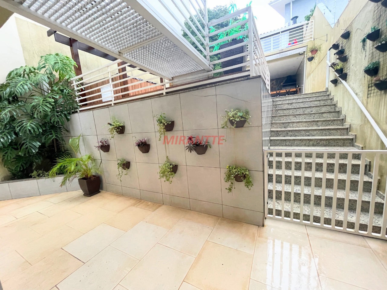 Sobrado de 240m² com 3 quartos em Santa Terezinha
