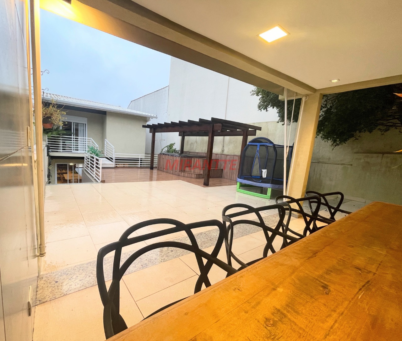Sobrado de 240m² com 3 quartos em Santa Terezinha