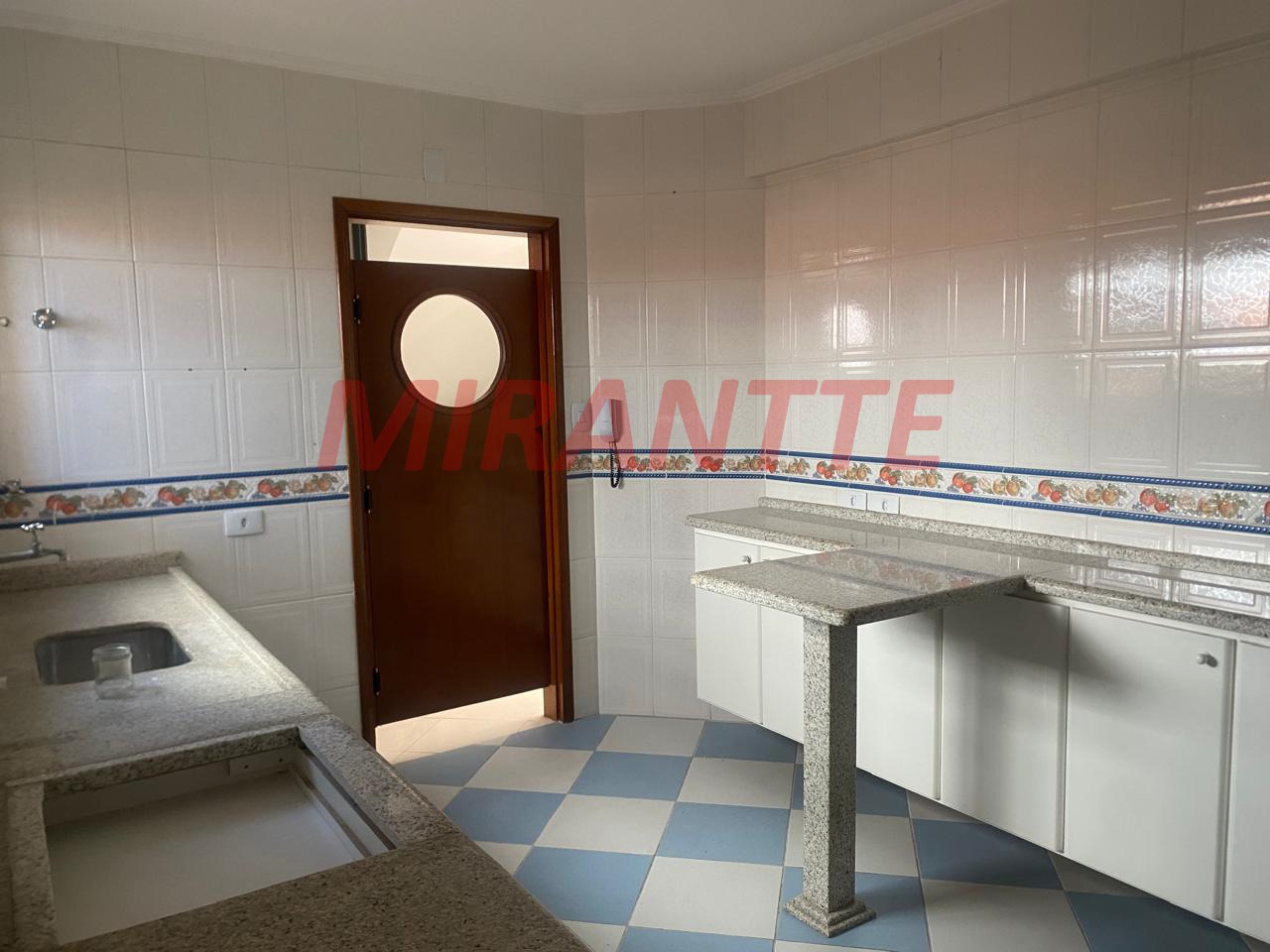 Cond. fechado de 188m² com 3 quartos em Vila Santos