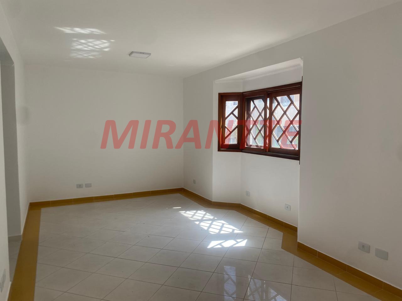 Cond. fechado de 188m² com 3 quartos em Vila Santos