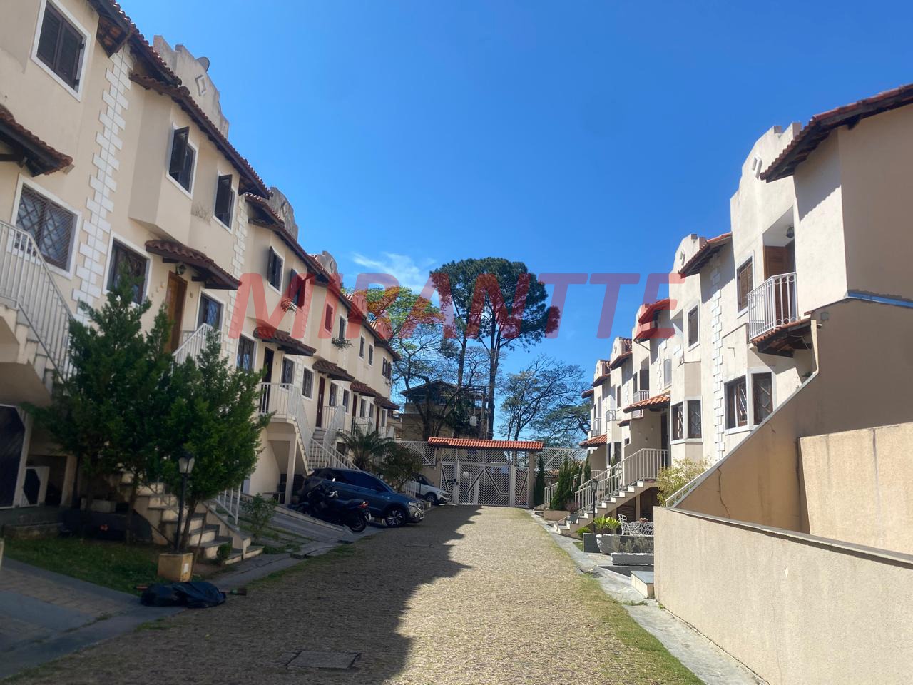 Cond. fechado de 188m² com 3 quartos em Vila Santos