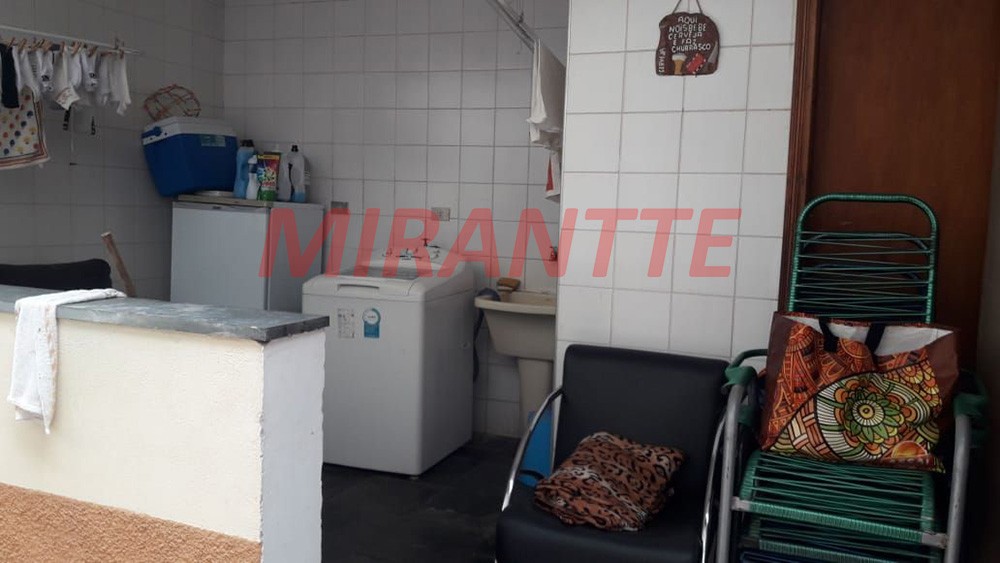 Sobrado de 280m² com 3 quartos em Água Fria
