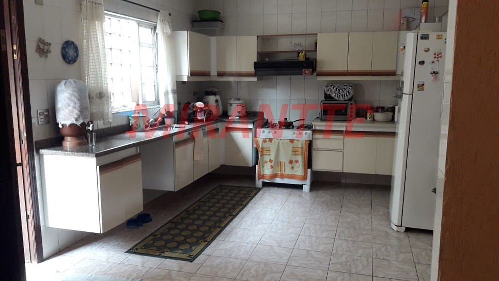 Sobrado de 280m² com 3 quartos em Água Fria