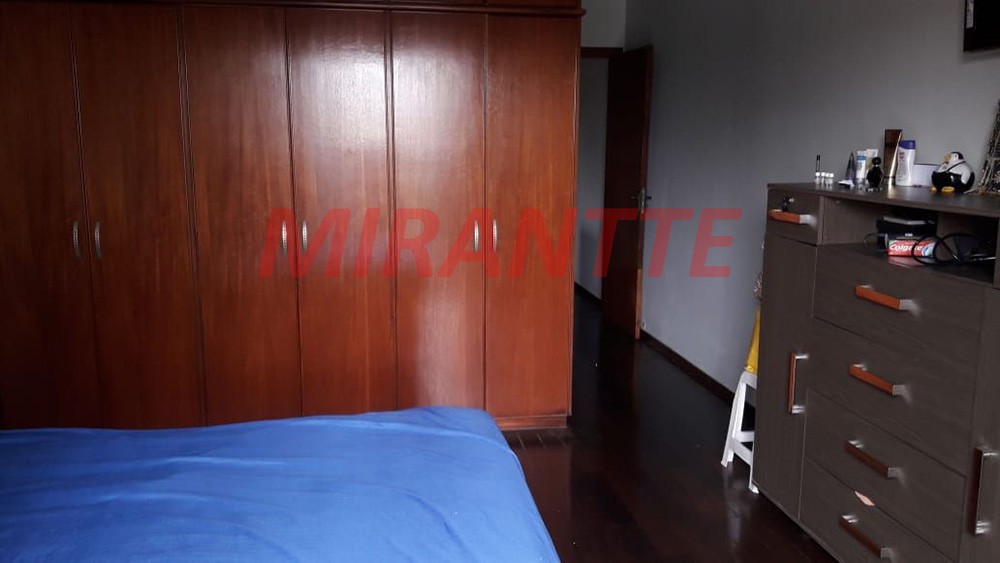 Sobrado de 280m² com 3 quartos em Água Fria
