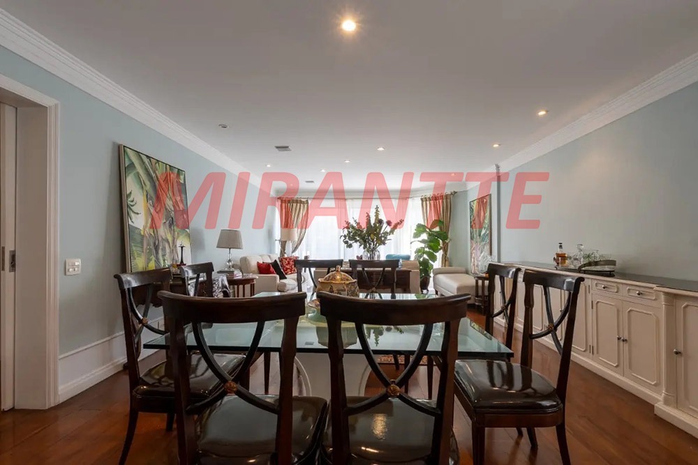 Apartamento de 288m² com 5 quartos em Moema