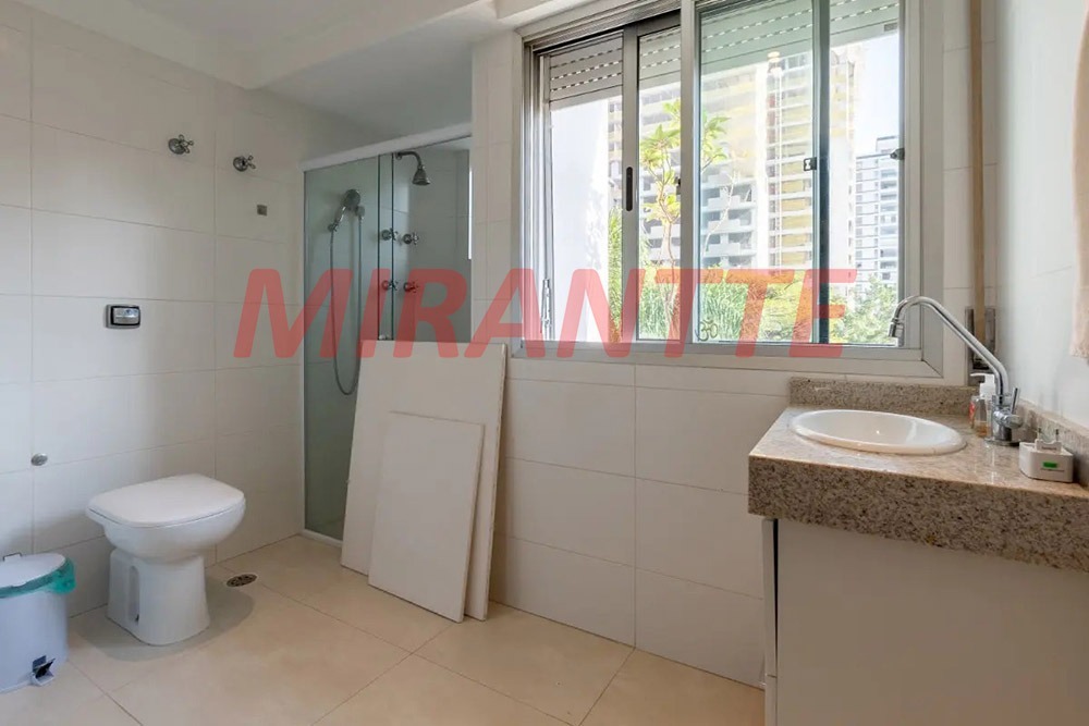 Apartamento de 288m² com 5 quartos em Moema