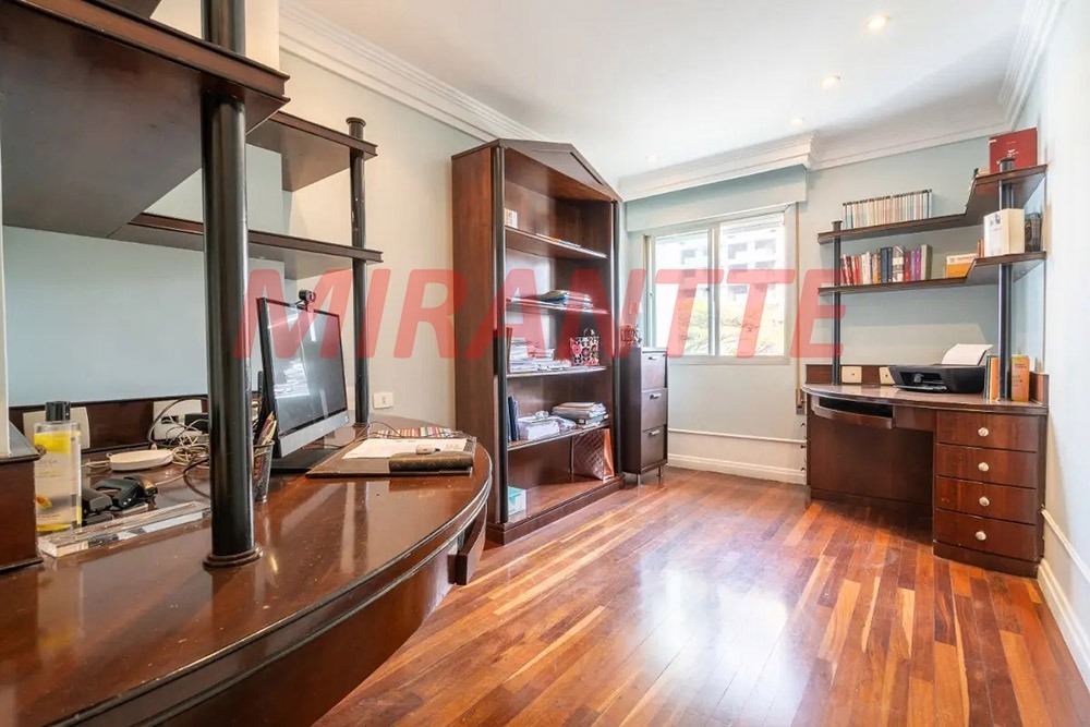 Apartamento de 288m² com 5 quartos em Moema