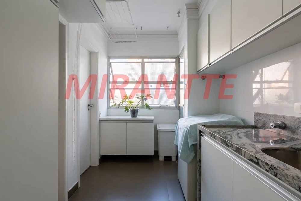Apartamento de 288m² com 5 quartos em Moema