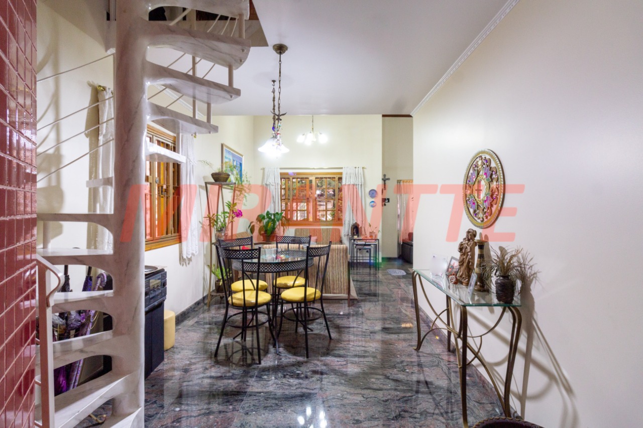 Sobrado de 212m² com 3 quartos em Santa Teresinha