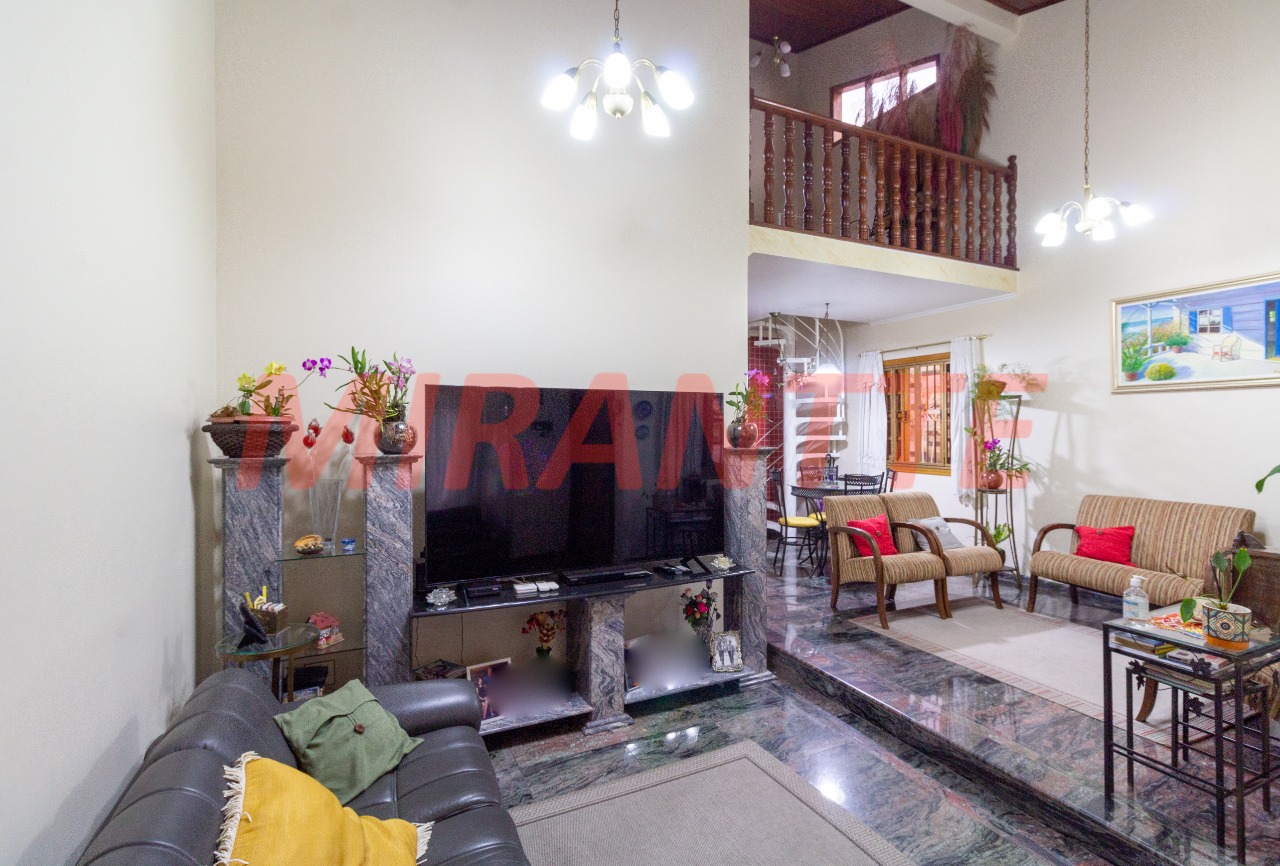 Sobrado de 212m² com 3 quartos em Santa Teresinha