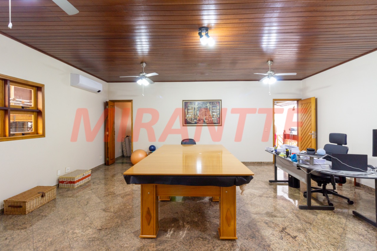 Sobrado de 212m² com 3 quartos em Santa Teresinha