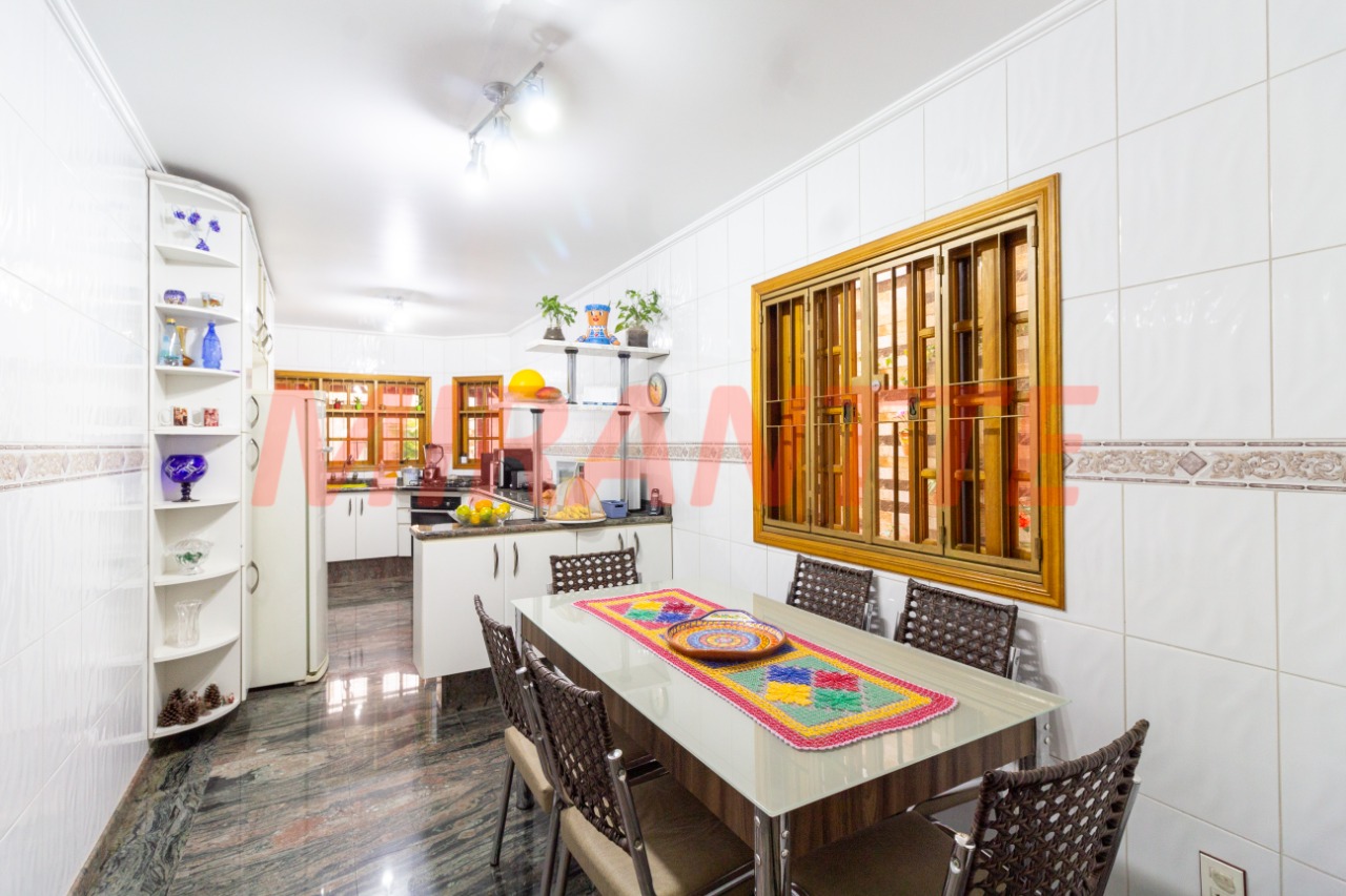 Sobrado de 212m² com 3 quartos em Santa Teresinha