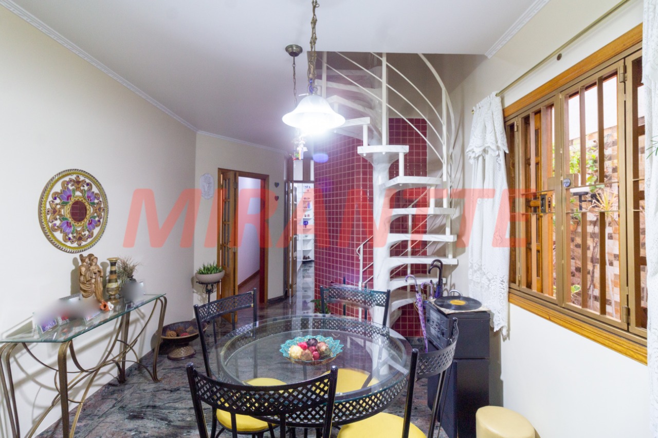 Sobrado de 212m² com 3 quartos em Santa Teresinha