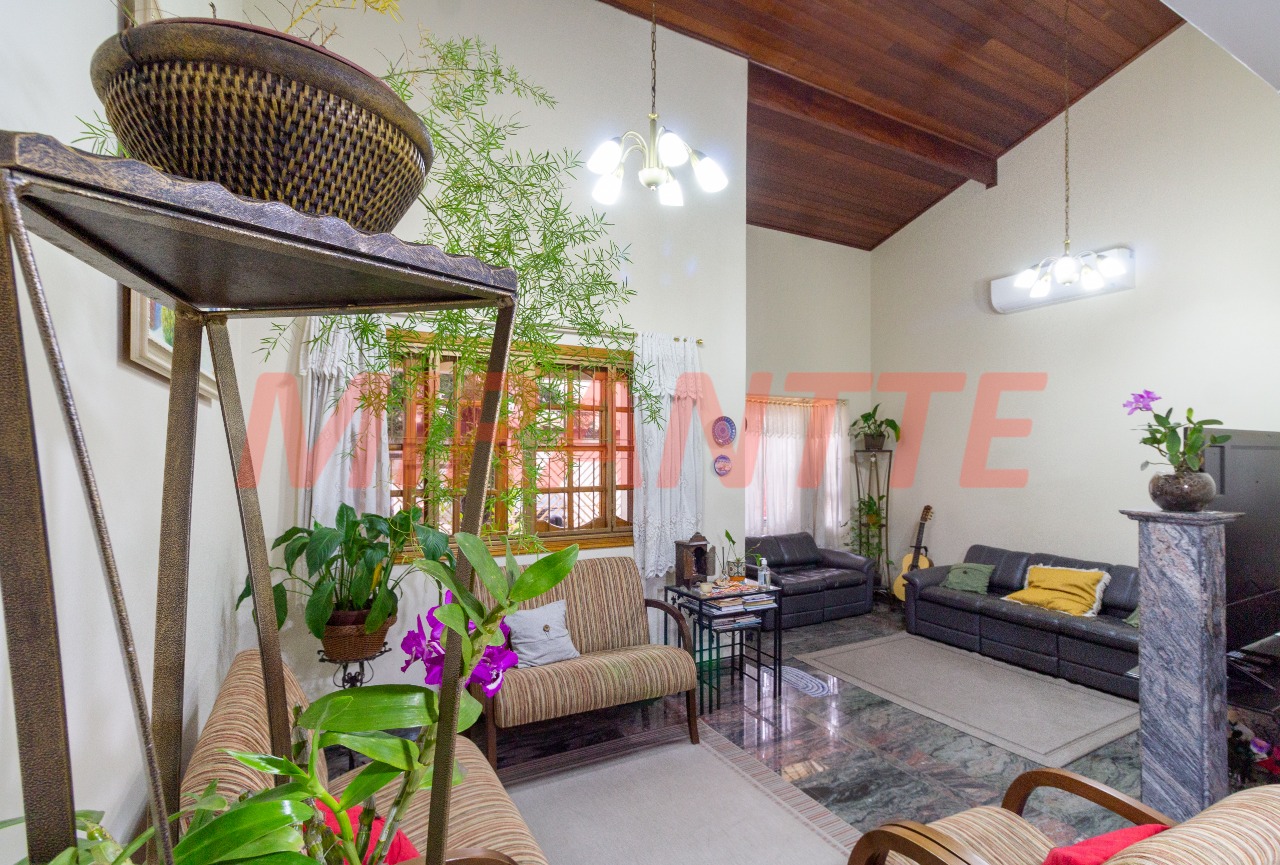 Sobrado de 212m² com 3 quartos em Santa Teresinha
