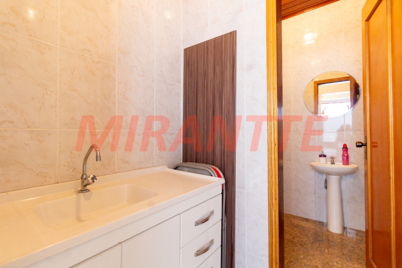 Sobrado de 212m² com 3 quartos em Santa Teresinha