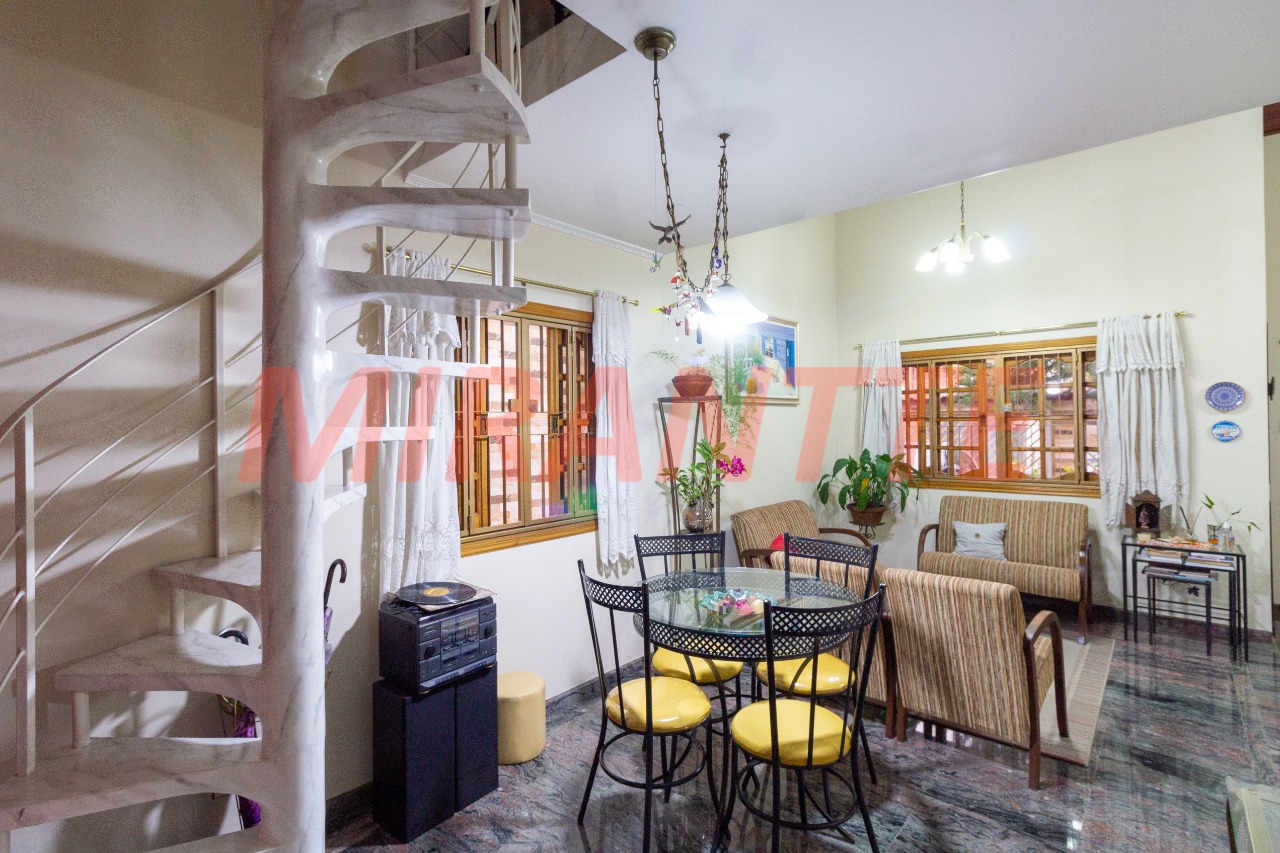 Sobrado de 212m² com 3 quartos em Santa Teresinha
