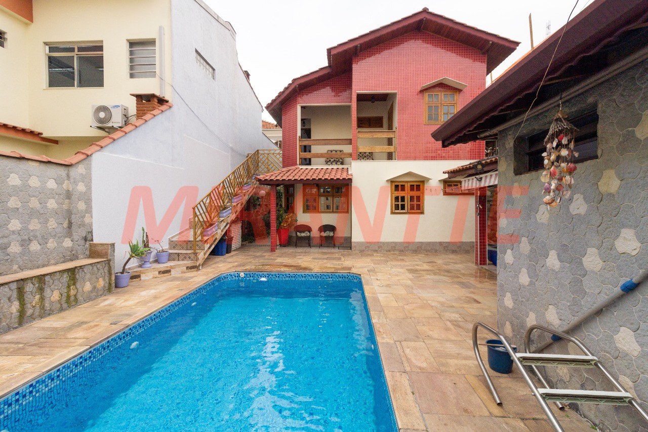Sobrado de 212m² com 3 quartos em Santa Teresinha