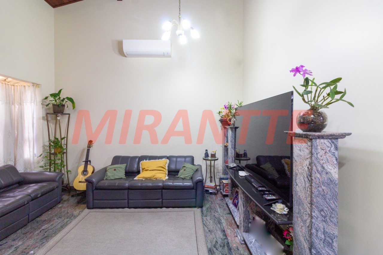 Sobrado de 212m² com 3 quartos em Santa Teresinha