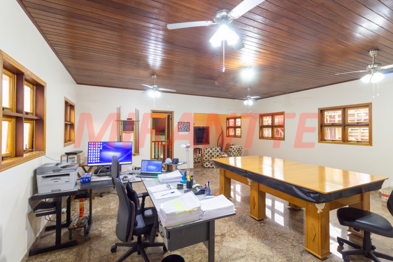Sobrado de 212m² com 3 quartos em Santa Teresinha