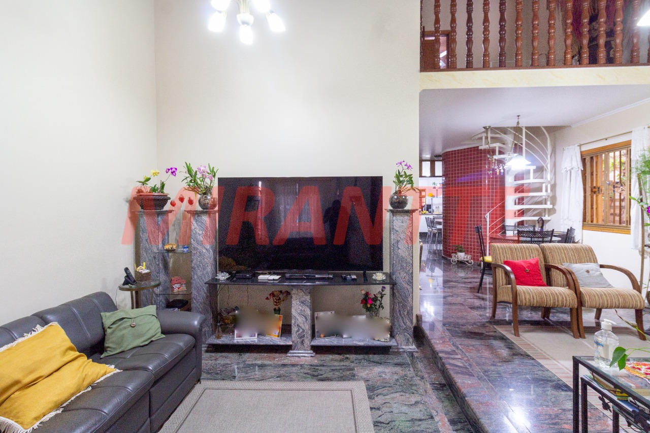 Sobrado de 212m² com 3 quartos em Santa Teresinha