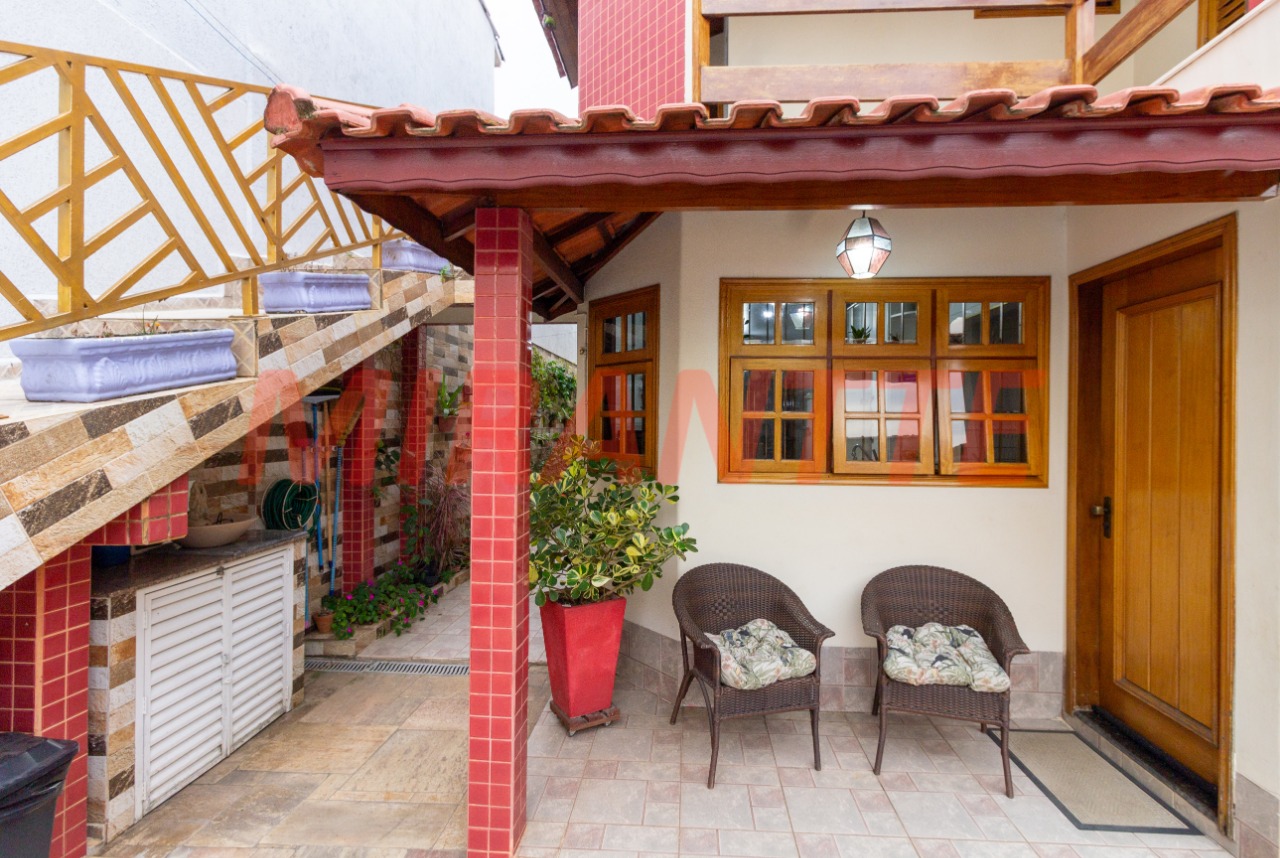 Sobrado de 212m² com 3 quartos em Santa Teresinha