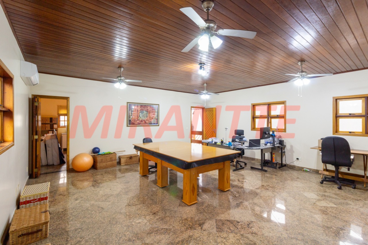 Sobrado de 212m² com 3 quartos em Santa Teresinha