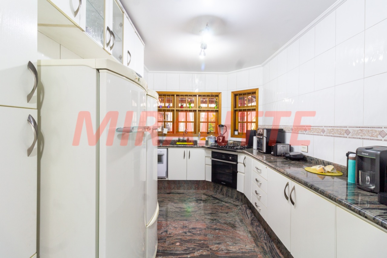 Sobrado de 212m² com 3 quartos em Santa Teresinha