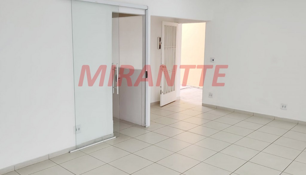 Comercial de 210m² em Limão