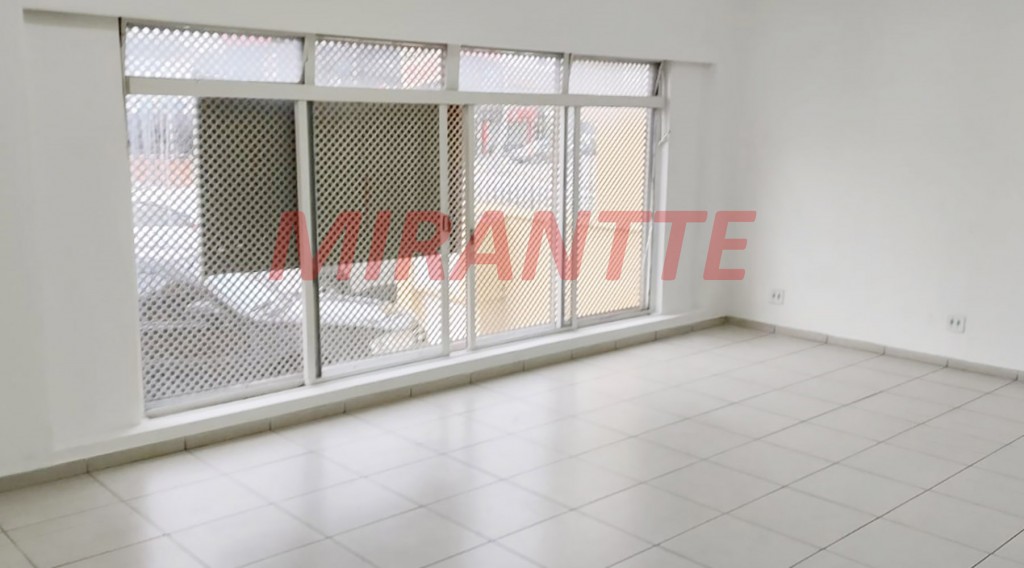 Comercial de 210m² em Limão