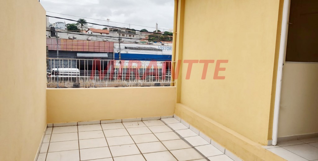 Comercial de 210m² em Limão
