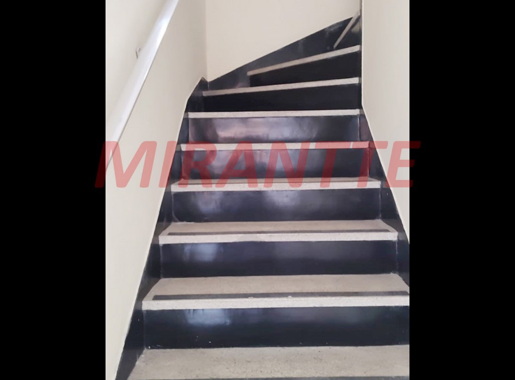 Comercial de 210m² em Limão