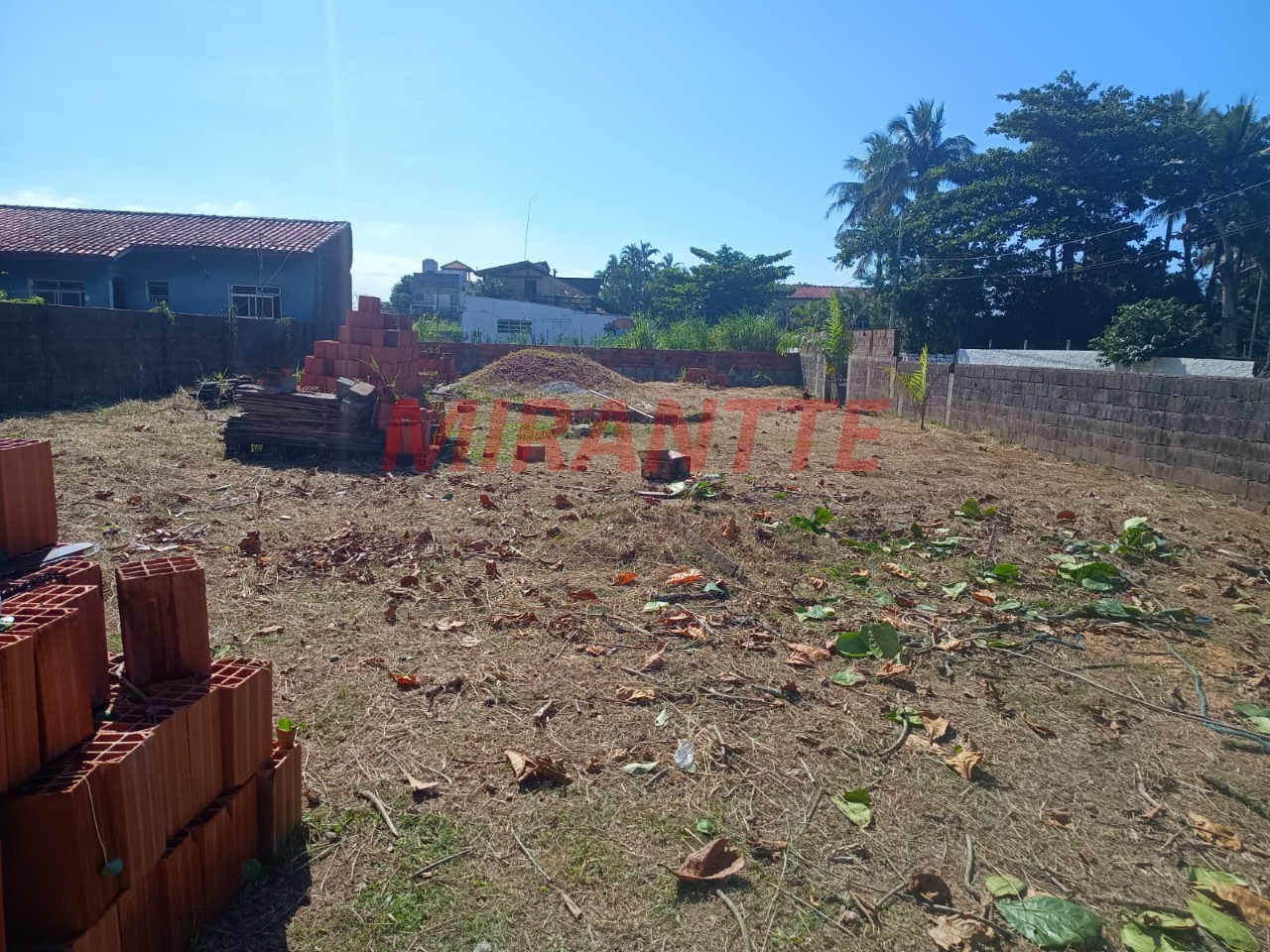 Terreno de 0m² em Praia do Costão Peruibe