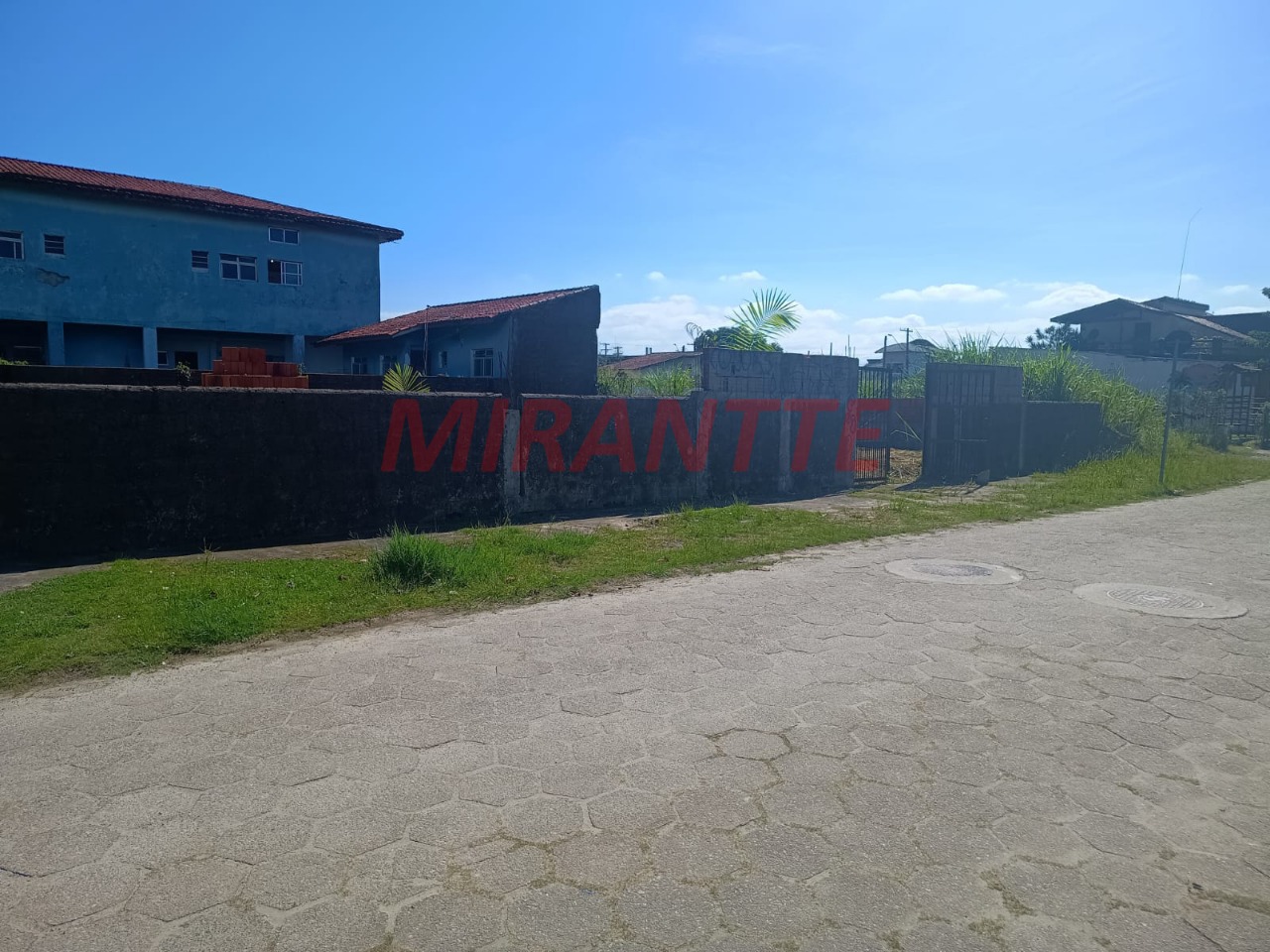 Terreno de 0m² em Praia do Costão Peruibe