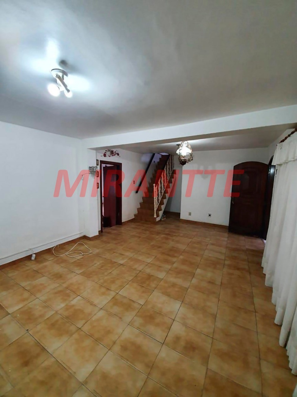 Sobrado de 233m² com 3 quartos em Parada Inglesa