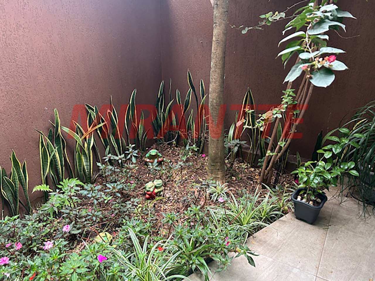 Cond. fechado de 169m² com 3 quartos em Vila Santos