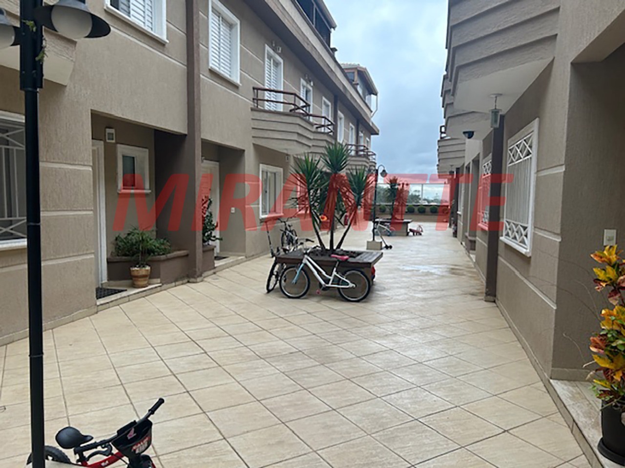 Cond. fechado de 169m² com 3 quartos em Vila Santos