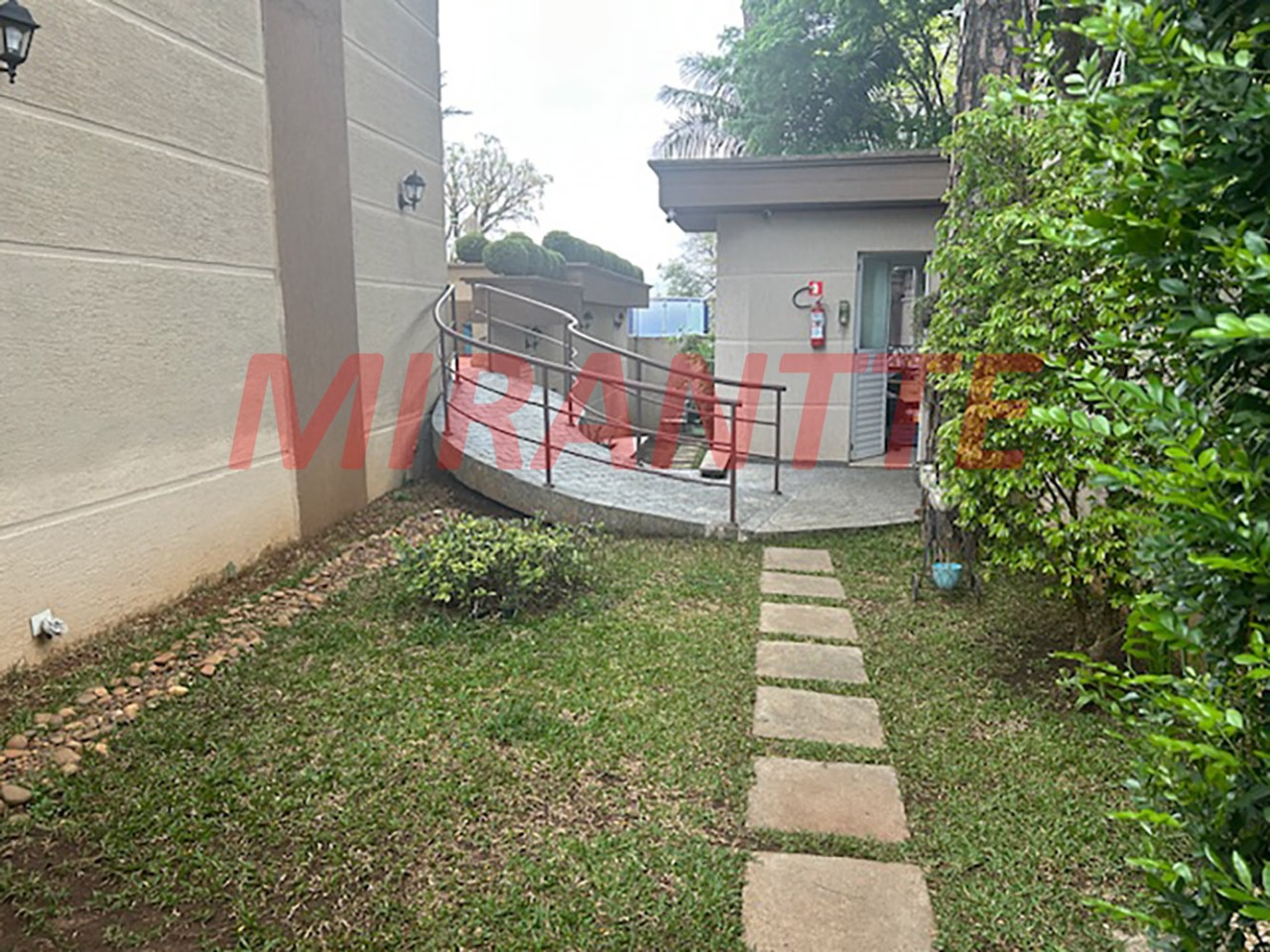 Cond. fechado de 169m² com 3 quartos em Vila Santos